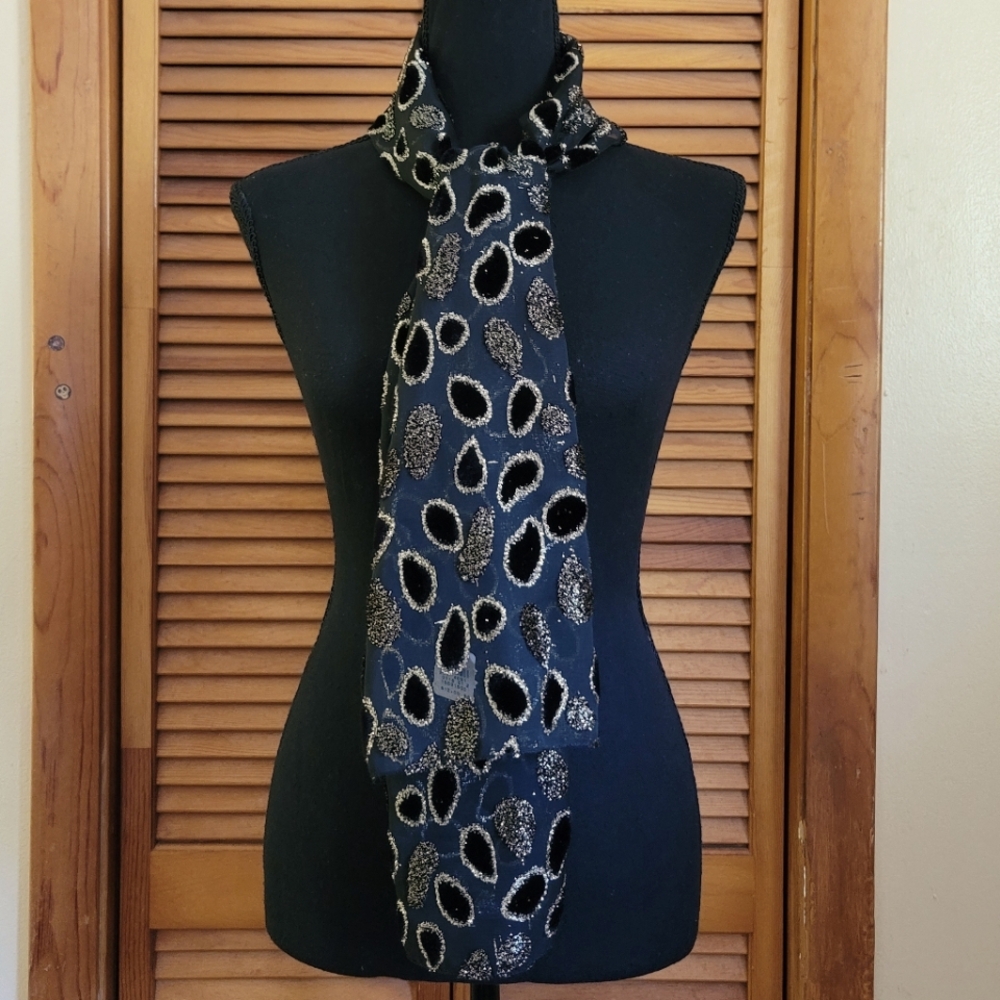 NWT Avenue Vintage Sheer Scarf